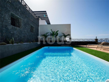 5 Bed  Villa/House for Sale, Costa Adeje (Torviscas Alto), Tenerife - NP-03109