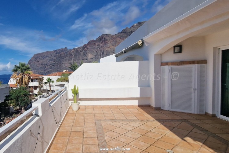 3 Bed  Villa/House for Sale, Los Gigantes, Santiago Del Teide, Tenerife - AZ-1771