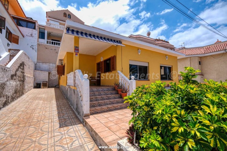 4 Bed  Villa/House for Sale, Puerto De Santiago, Santiago Del Teide, Tenerife - AZ-1776