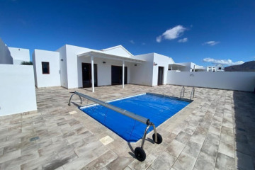 3 Bed  Villa/House for Sale, Playa Blanca, Lanzarote - LA-PB71s