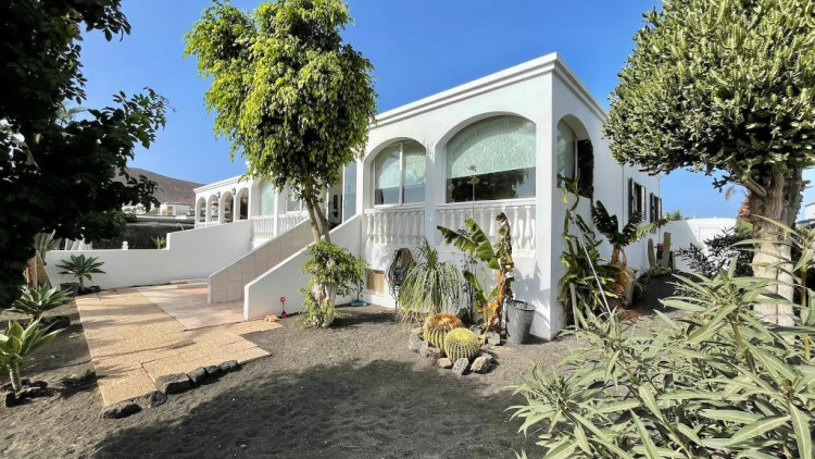 3 Bed  Villa/House for Sale, Playa Blanca, Lanzarote - LA-PB072s