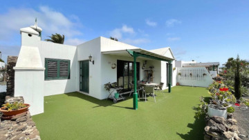 2 Bed  Villa/House for Sale, Playa Blanca, Lanzarote - LA-PB076s